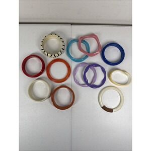 LOT OF 12 VINTAGE LUCITE, Bakelite, ACRYLIC PLASTIC STYLE BANGLE BRACELETS!